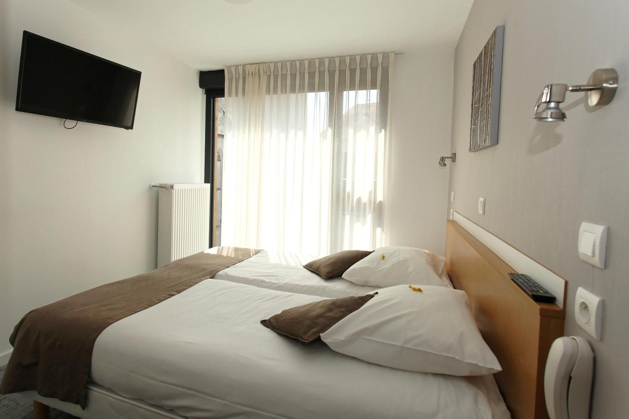 Hotel De L'Ill Страсбург Екстериор снимка