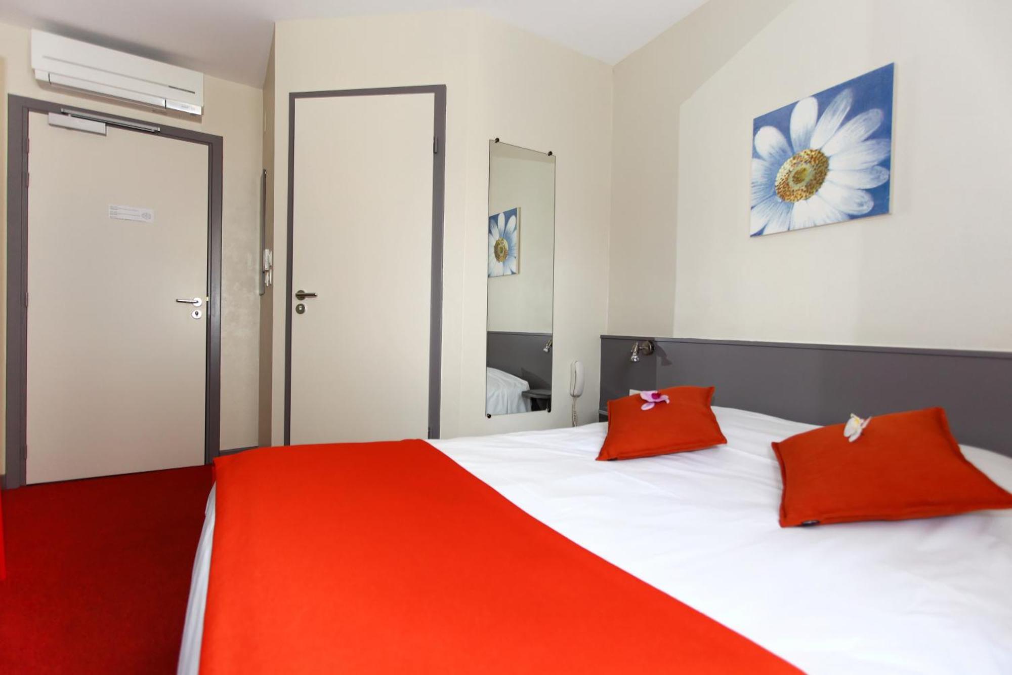 Hotel De L'Ill Страсбург Екстериор снимка