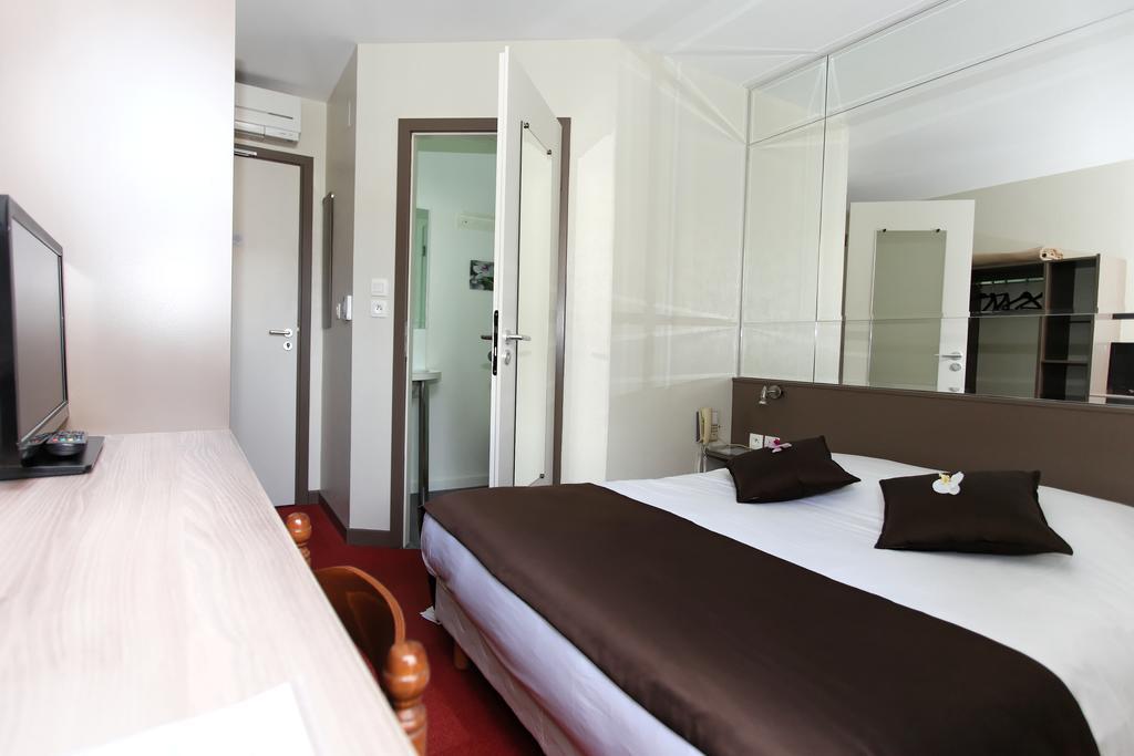 Hotel De L'Ill Страсбург Екстериор снимка