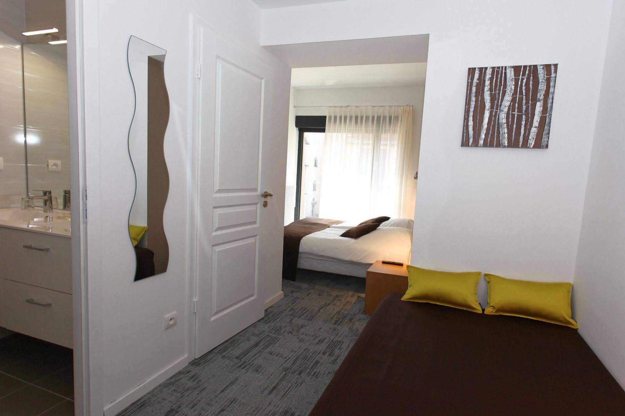 Hotel De L'Ill Страсбург Екстериор снимка